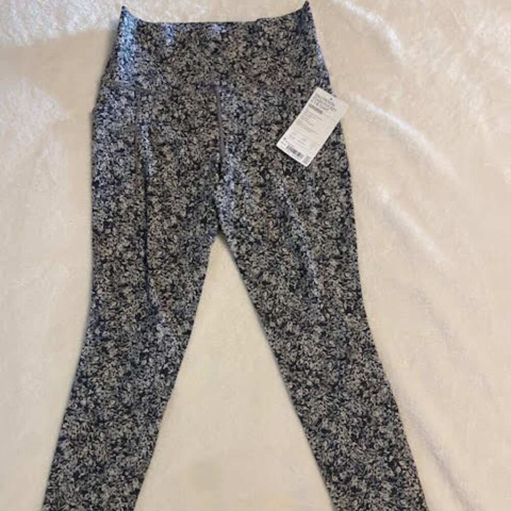 NWT Athleta Exhale Bra & Salutation Stash jacquard set. Black & White - Medium